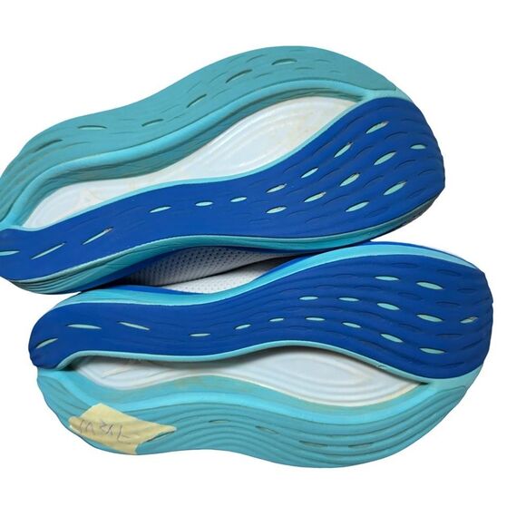 Amazon.com | Mizuno Women Women’s Mizuno Neo vista White and Sky Blue Athletic Sneakers size 8